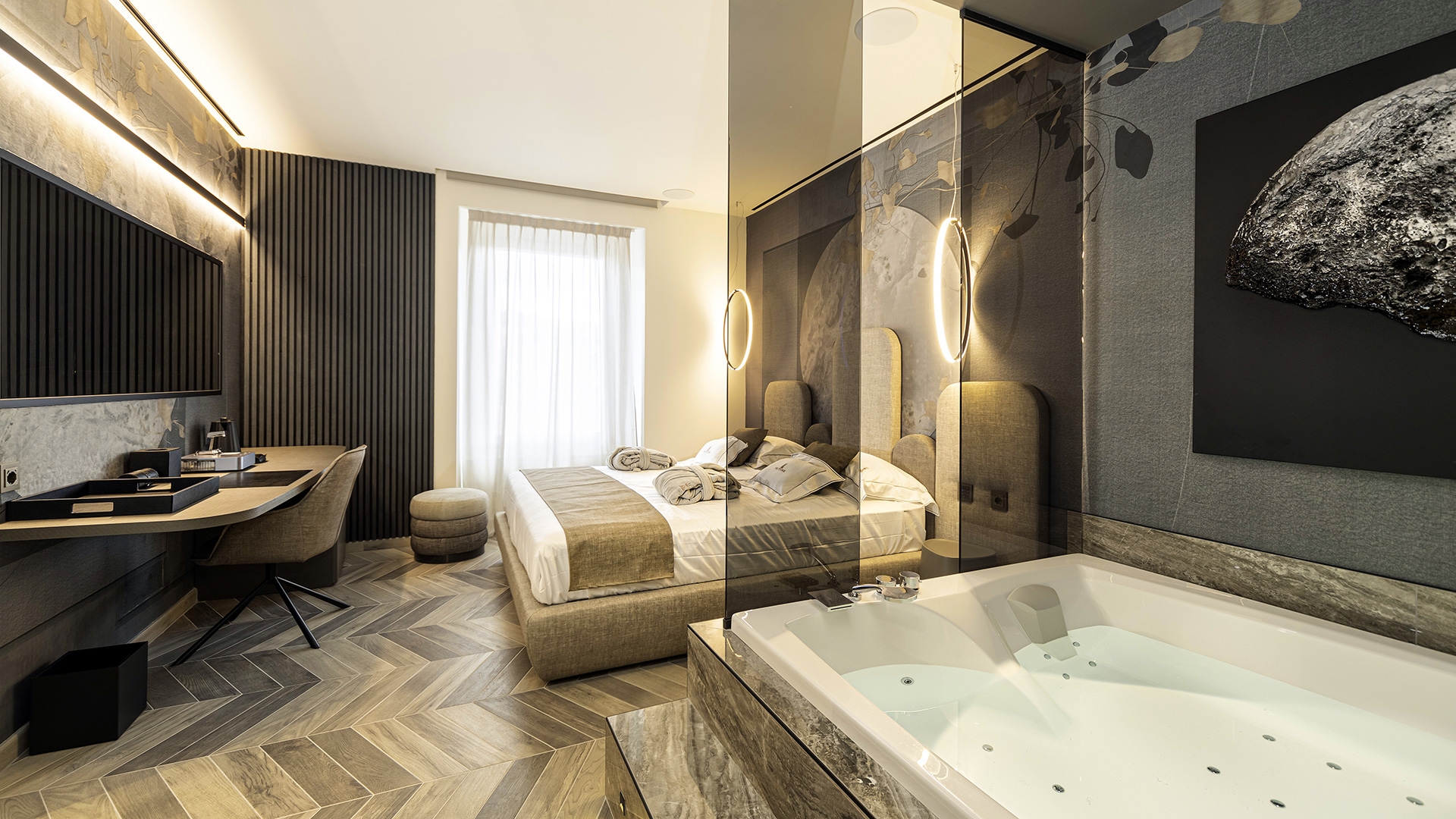 CONTRACT/HOTEL
